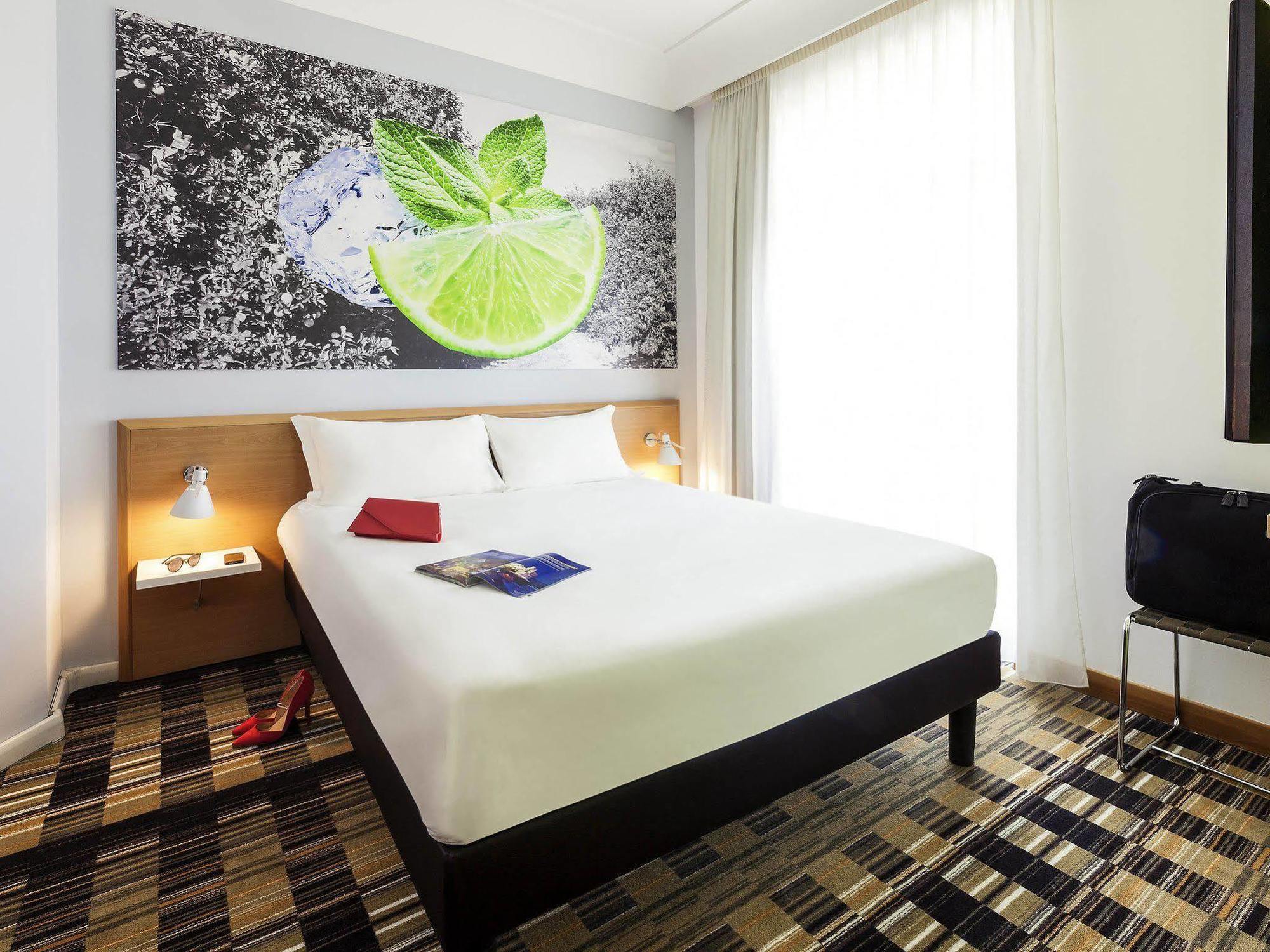 Ibis Styles Napoli Garibaldi Hotel Ngoại thất bức ảnh