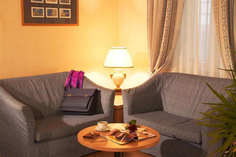 Ibis Styles Napoli Garibaldi Hotel Phòng bức ảnh